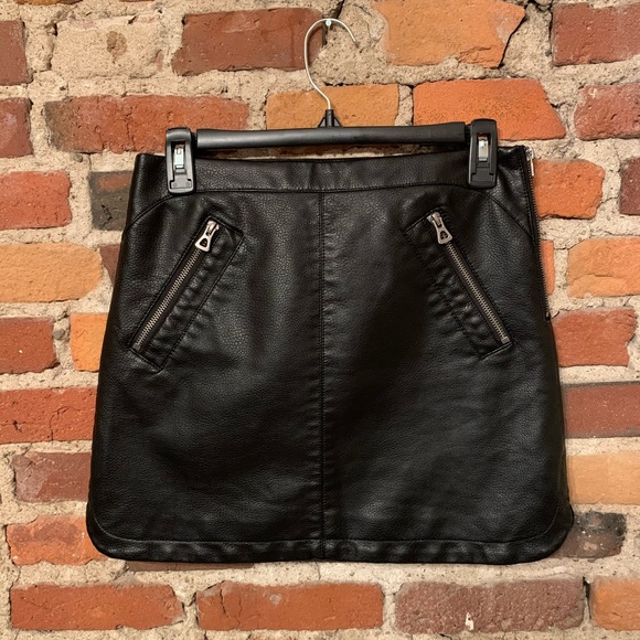 UO Silence + Noise Black Faux Leather Skirt - Picture 5 of 9